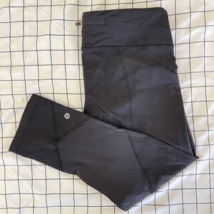 Lululemon Cropped Black Leggings Size 8 Inseam 22“
